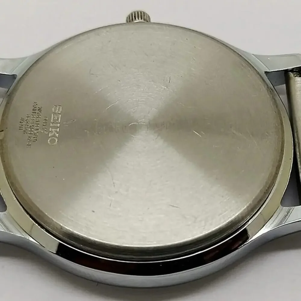 Vintage Style Seiko Quartz Mens Silver Watch & Green accents W/ Metal Strap